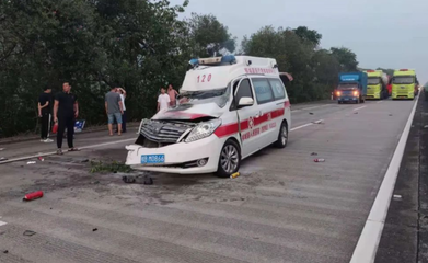 痛心！廣西發(fā)生嚴(yán)重交通事故，救護(hù)車隨行醫(yī)生當(dāng)場(chǎng)身亡 車輛救援服務(wù)的反思與警示