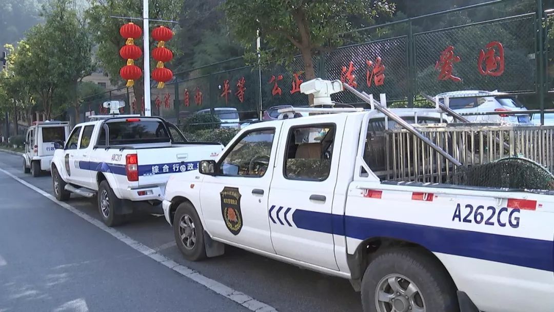城管執(zhí)法車輛“換新裝” 每車配發(fā)“身份證”，開(kāi)啟車輛救援服務(wù)新篇章